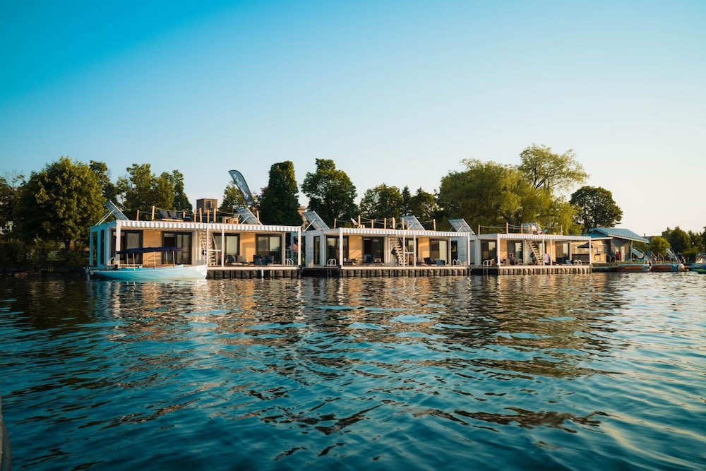 Flotel — hotel in Salaberry-De-Valleyfield