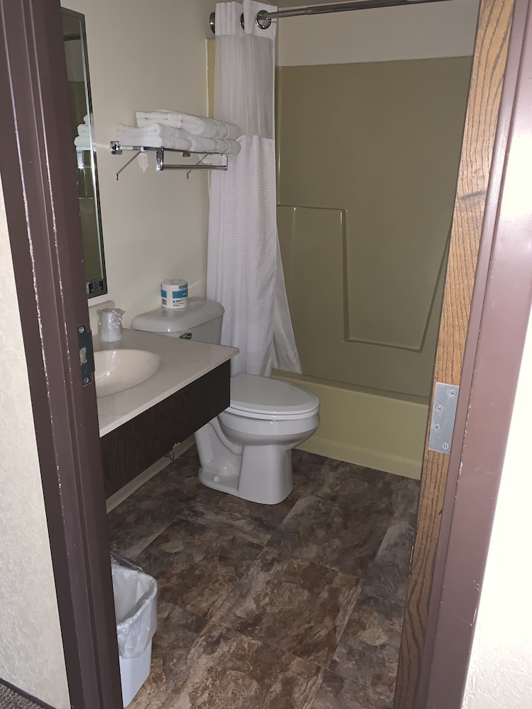 Northern Lights Inn Rugby - photo 18