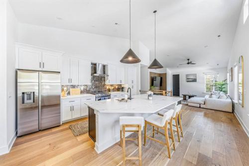 Modern 4BR Uptown Oasis in Charlotte, United States