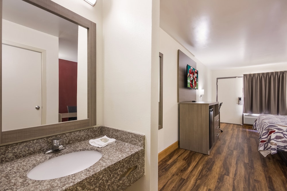 Red Roof Inn Crestview - photo 23