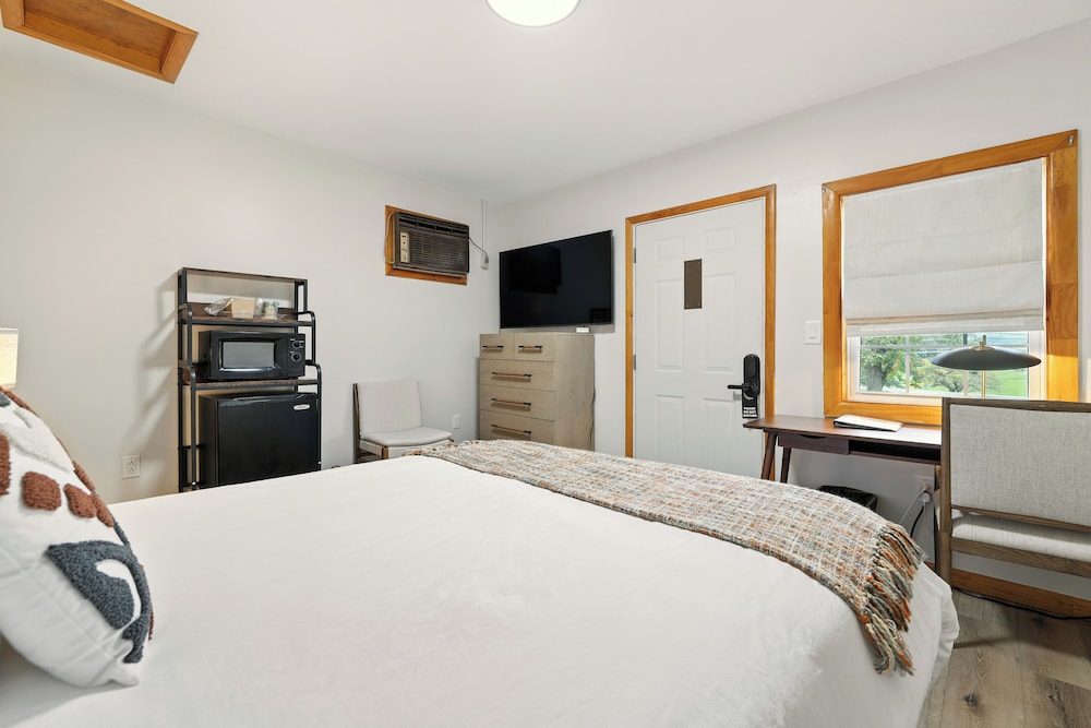 Hillside Motel LLC - photo 75