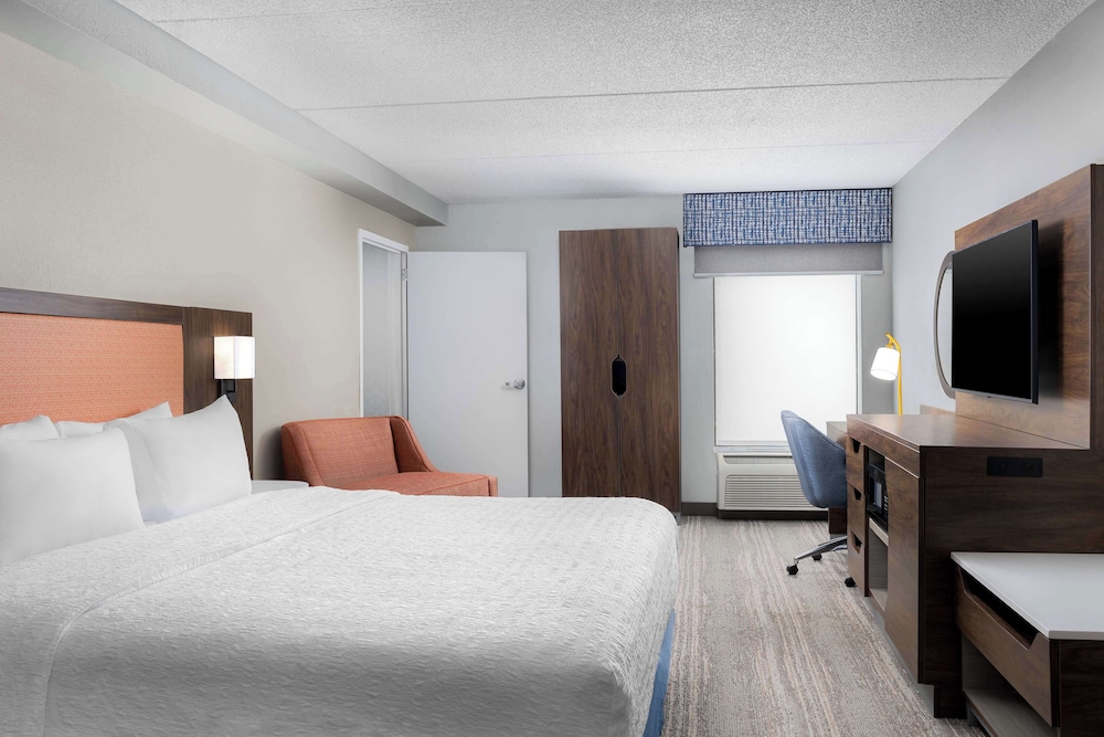Hampton Inn Louisville Airport - photo 13