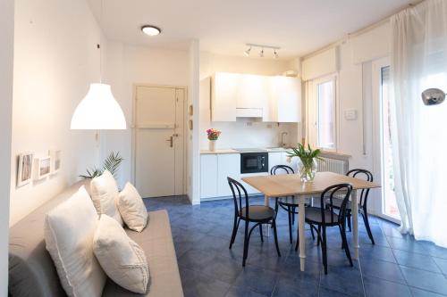 Casa Milano Marittima in centro tre locali con terrazzo — 4-Star Luxury Hotel in Milano Marittima, Italy