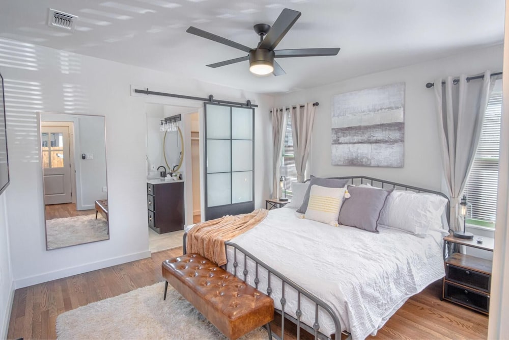 Dazzling 3 BR2 BA Home Near Downtown Tower Americas - photo 8