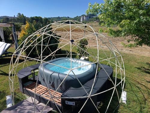 Country Chic Antico Casale piscina idromassaggio lettini solarium cinema experience wifi parcheggio — 4-Star Luxury Hotel in Caiazzo, Italy