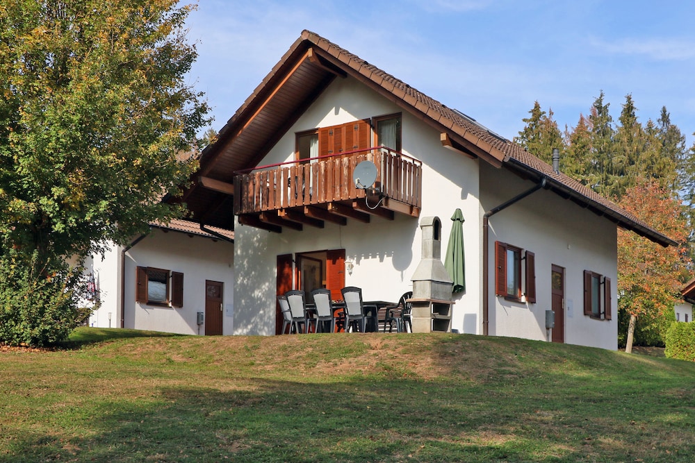 Seepark Kirchheim Ferienhaus bei Vera — 4-Star Luxury Hotel in Kirchheim, Germany