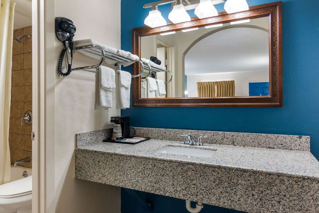 Rodeway Inn Broken Bow Hochatown - photo 25