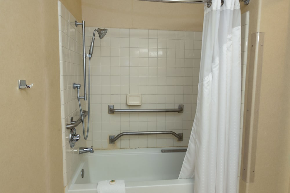 Vagabond Inn Executive Green Valley - photo 20