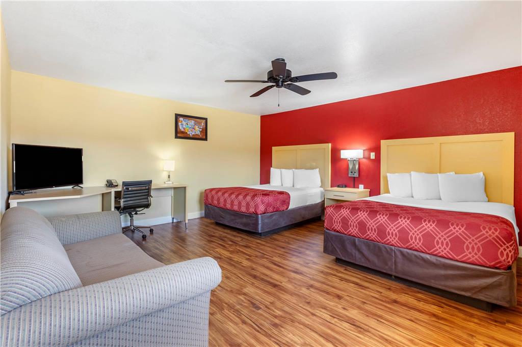 Econo Lodge Clovis - photo 10