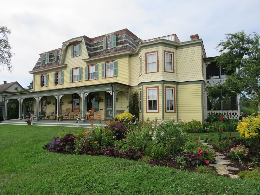 The Whitehaven Hotel — hotel in Delmar