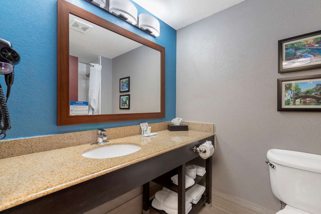 Comfort Inn and Suites Near Medical Center - photo 17