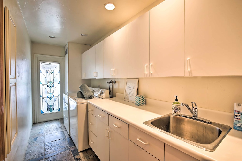 Indio Escape with Fire Pit and Resort Amenities - photo 7
