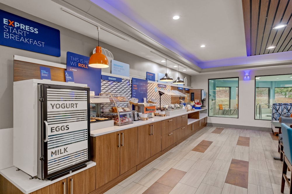 Holiday Inn Express Hershey Harrisburg Area by IHG - photo 64