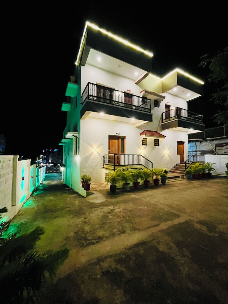 SSS Golden Resorts — hotel in Tharangambadi