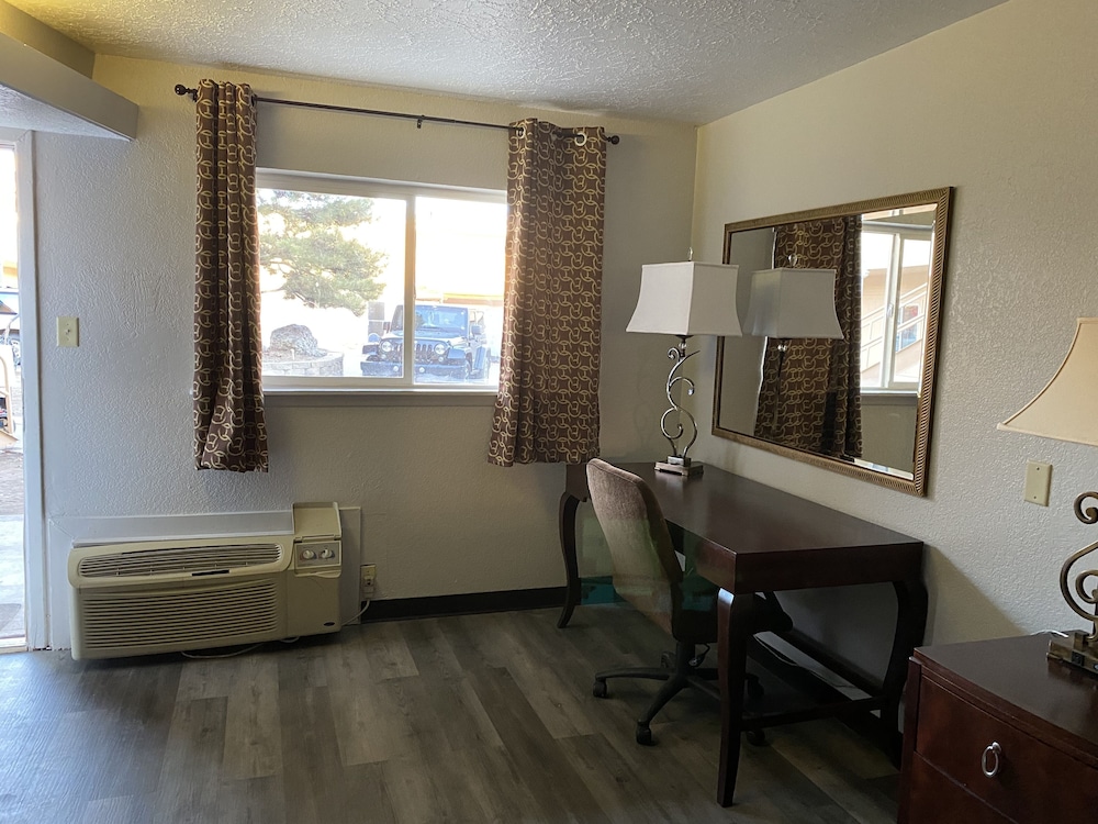 Travelodge by Wyndham Farmington Hwy 64 - photo 9