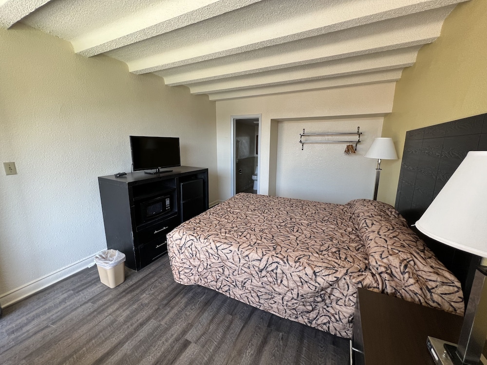James River Inn & Suites - photo 16