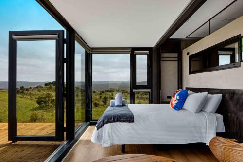Sky Ship 1 Luxury Off Grid Eco Accommodation - carbon neutral hotel in Unknown City