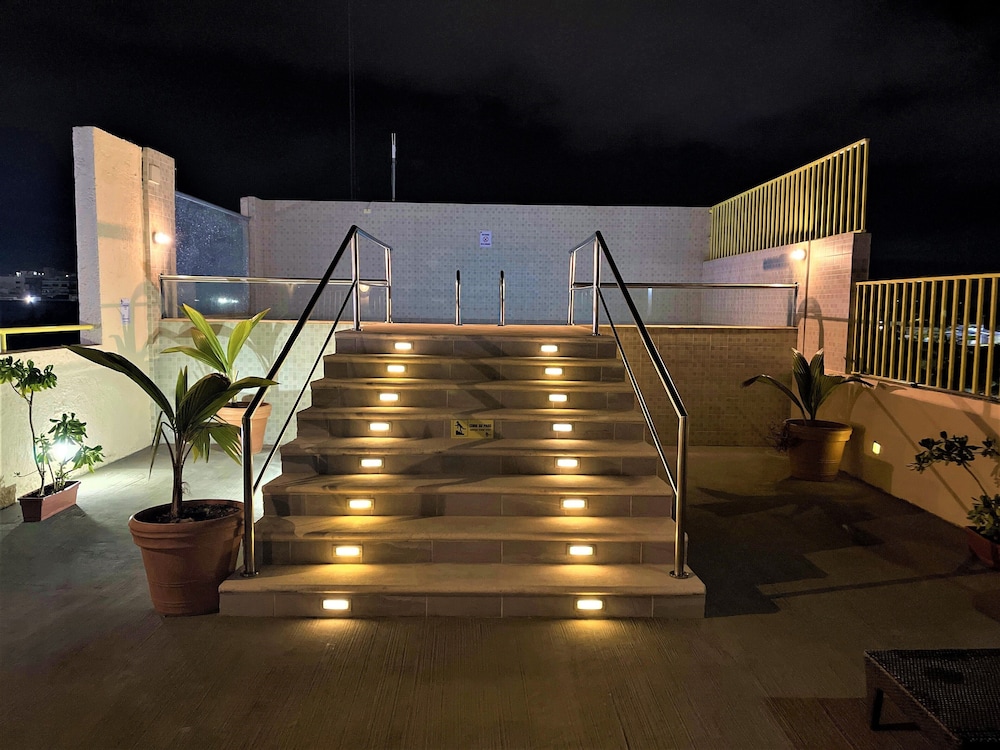Rooftop pool