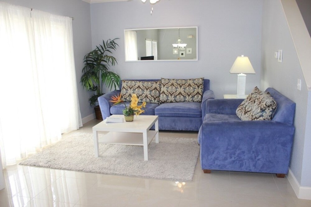Lucaya Village Gorgeous Townhome - photo 9