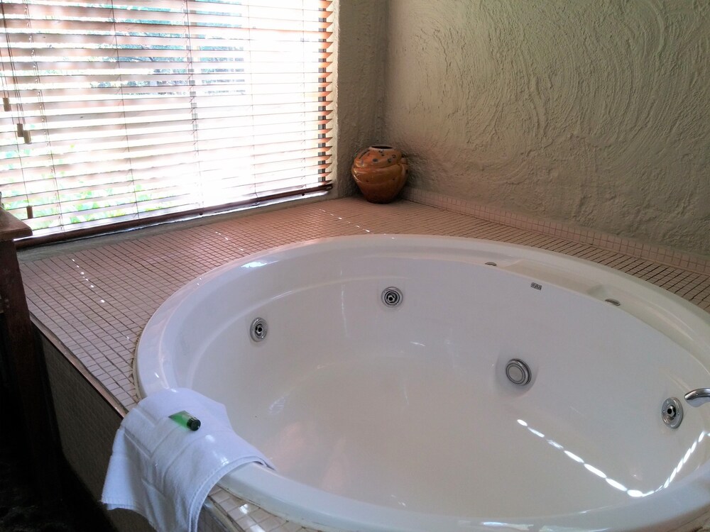Milton Country Cottages — 4-Star Luxury Hotel in Batemans Bay, Australia