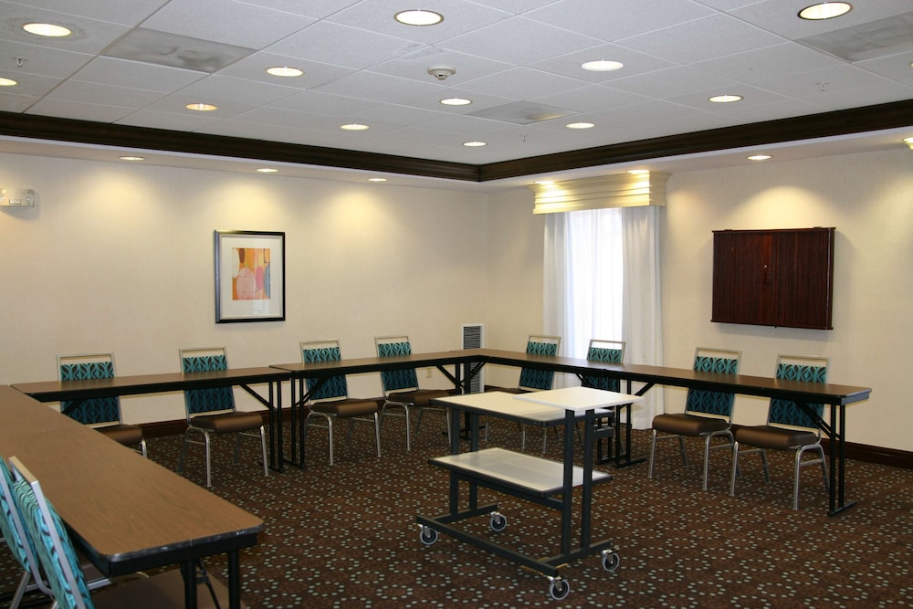 Hampton Inn & Suites Las Vegas Red Rock Summerlin - photo 30