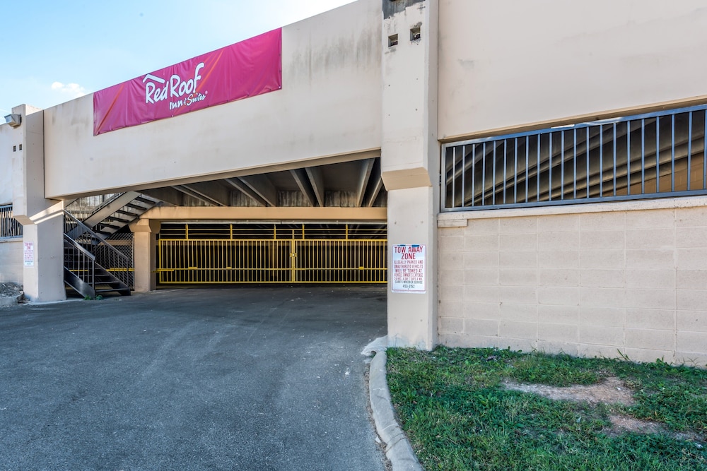 Red Roof Inn & Suites Pigeon Forge Parkway - photo 20