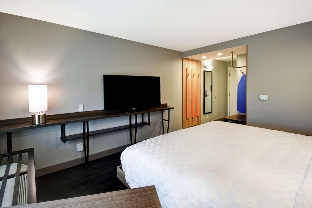 Tru by Hilton Sterling Heights Detroit - photo 10