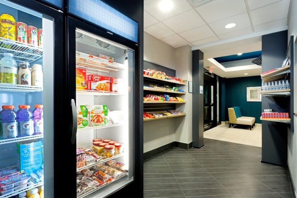 Holiday Inn Express Hotel & Suites Batavia Darien Lake by IHG - photo 27