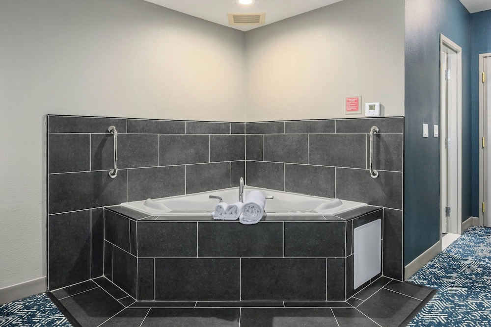 Four Points by Sheraton Bedford Manchester Airport - photo 25