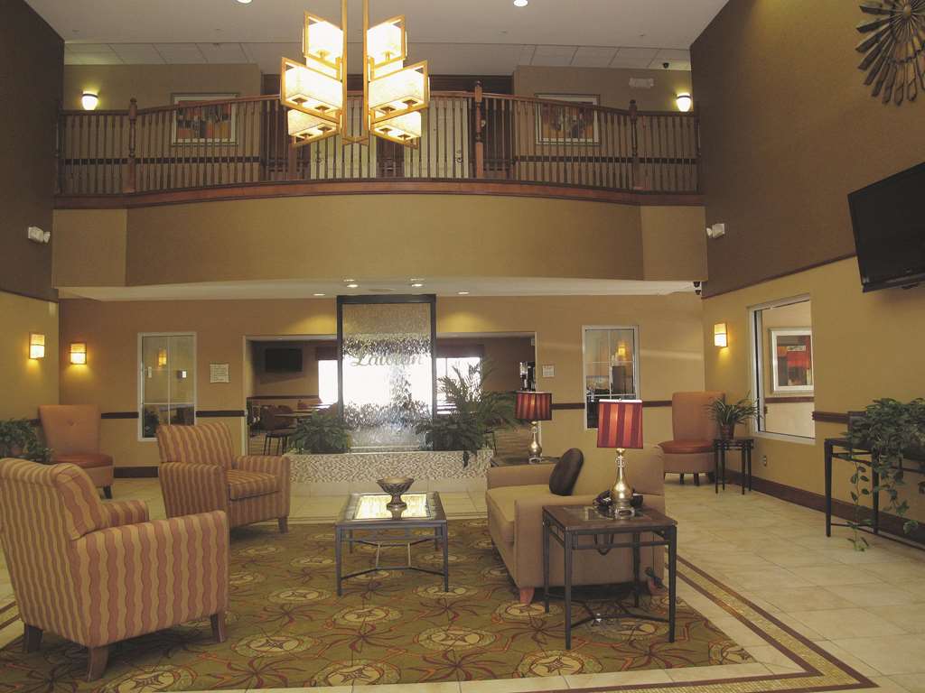 La Quinta Inn & Suites by Wyndham Lawton Fort Sill - photo 4
