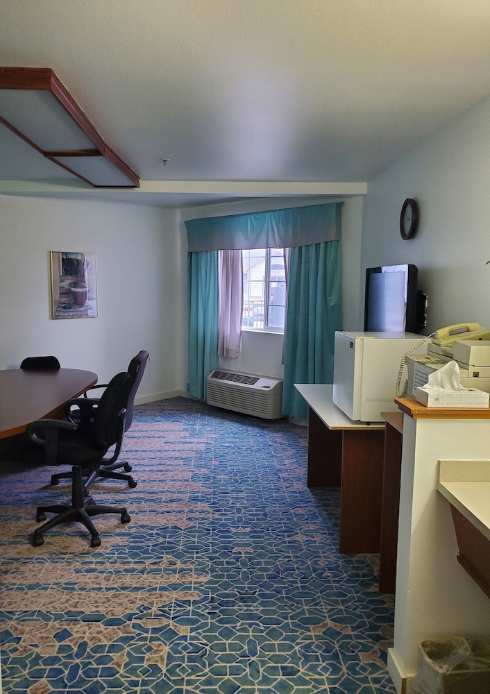 Omak Inn - photo 21