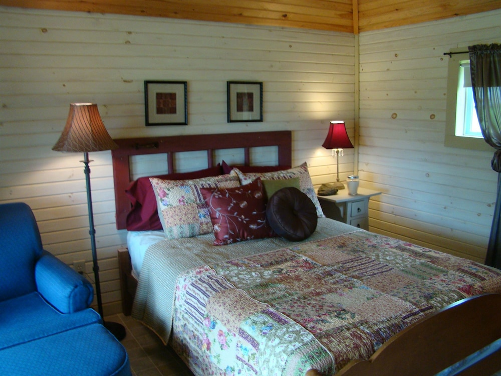Bay Leaf Cottages & Bistro - photo 21