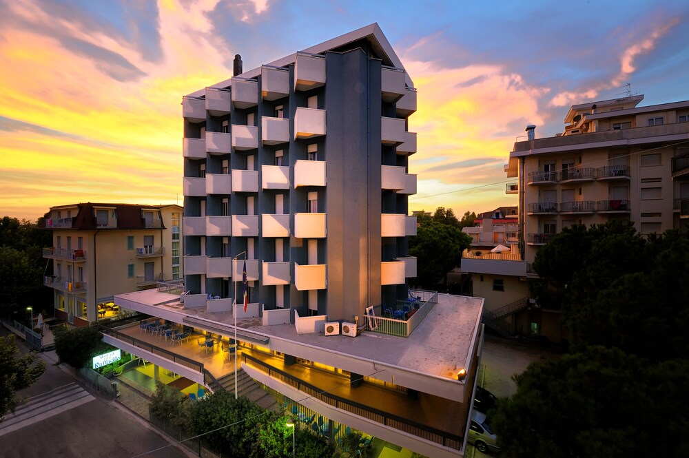 Hotel Raffaello - last minute hotel in Rimini