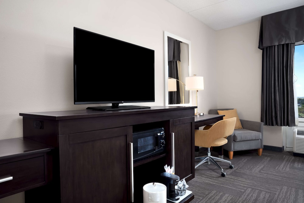 Hampton Inn by Hilton Hallandale Beach Aventura - photo 8