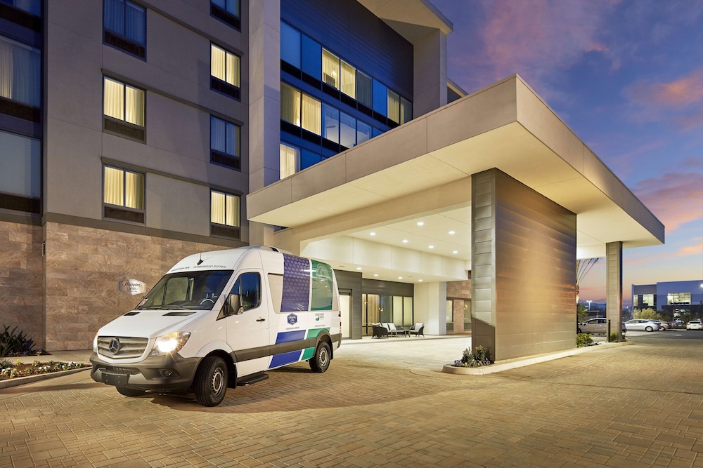 Hampton Inn Long Beach Airport - photo 29
