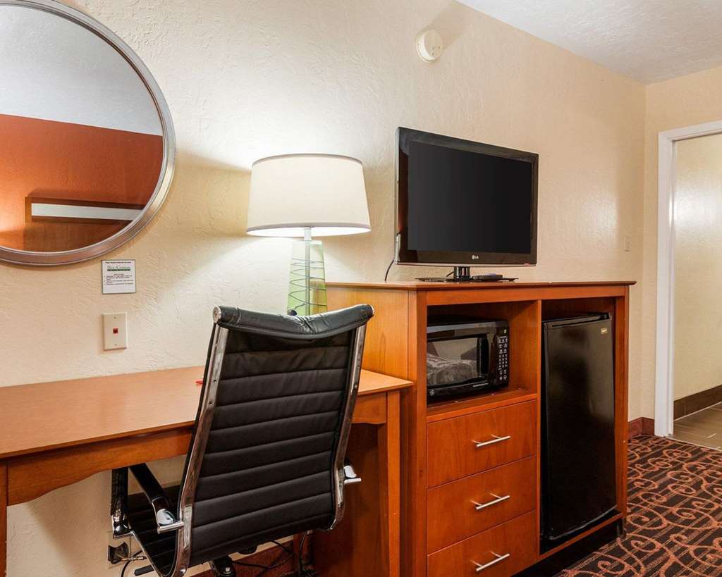 Econo Lodge Jasper - photo 18