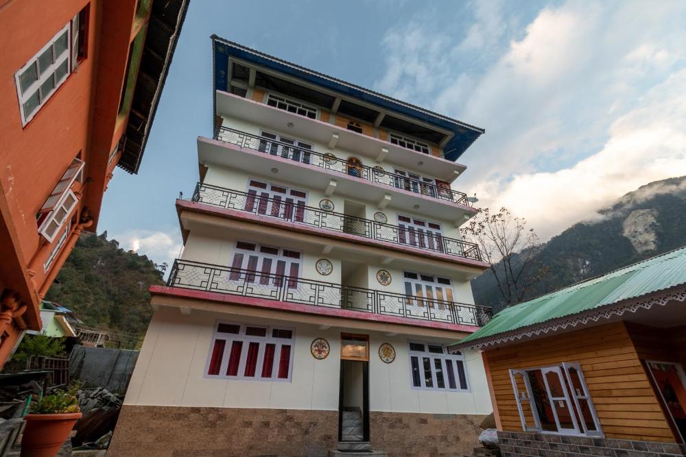 Magellan's The Grand Lachen - carbon neutral hotel in Mangan