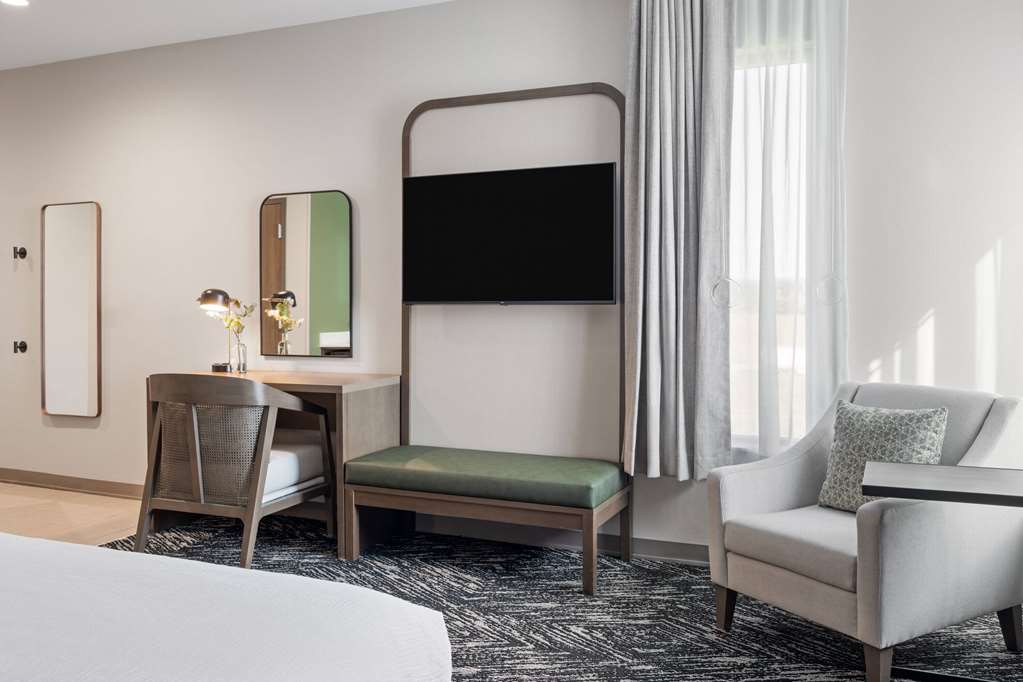 La Quinta Inn and Suites by Wyndham Lincoln - photo 14