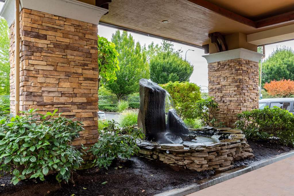 La Quinta Inn & Suites by Wyndham Vancouver - photo 4