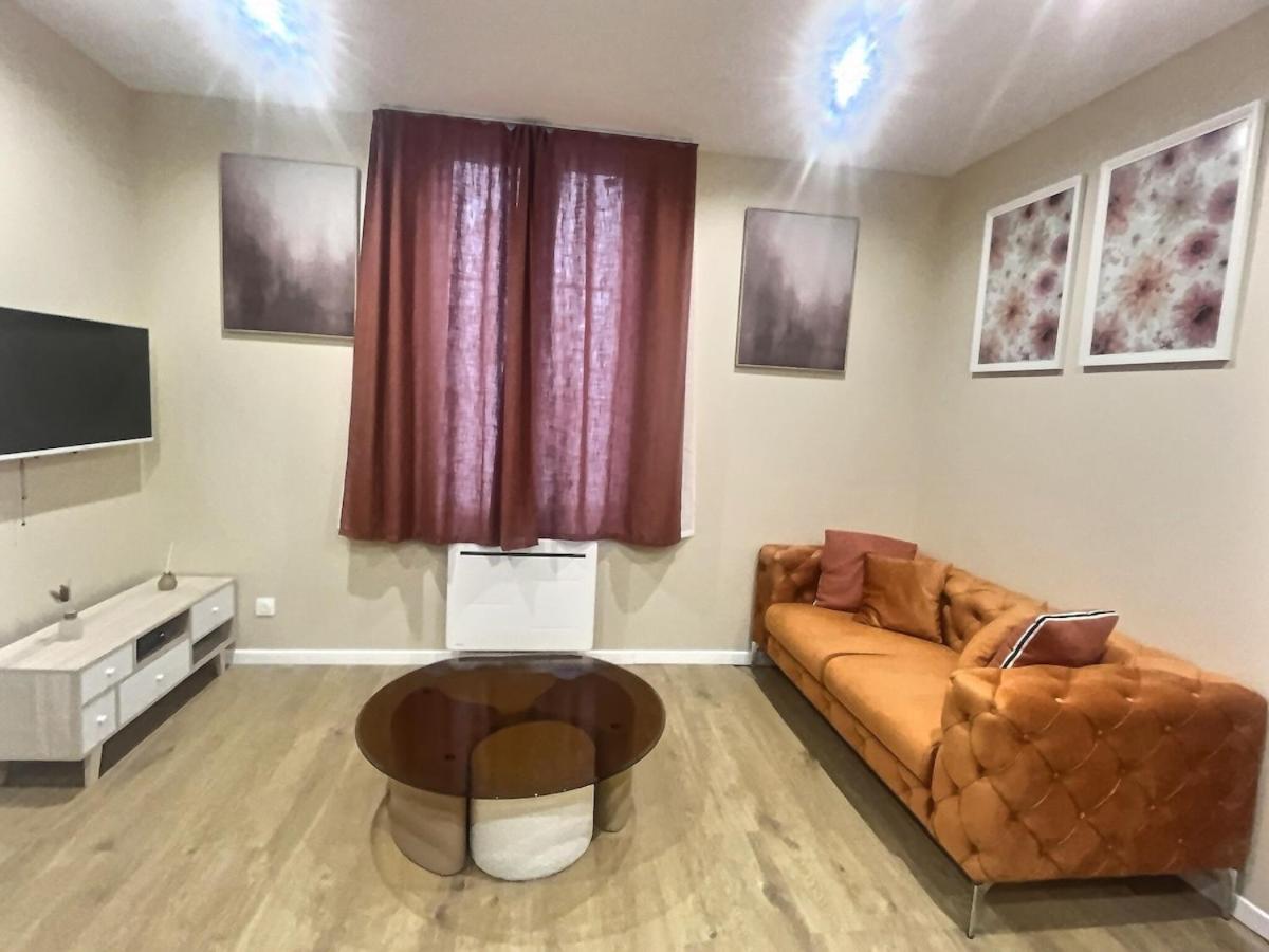 Le Nid de Clichy — 4-Star Luxury Hotel in Clichy, France