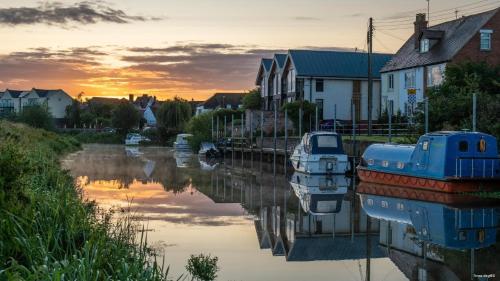 Riverside Cottage — 4-Star Luxury Hotel in Tewkesbury, United Kingdom