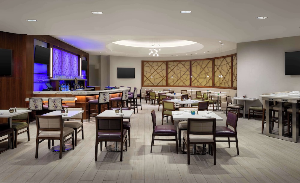 DoubleTree Suites by Hilton Phoenix - photo 46