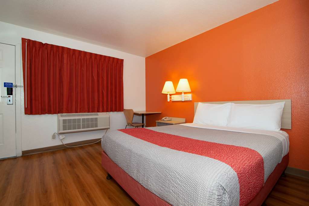 Motel 6 Palm Springs CA East Palm Canyon - photo 26