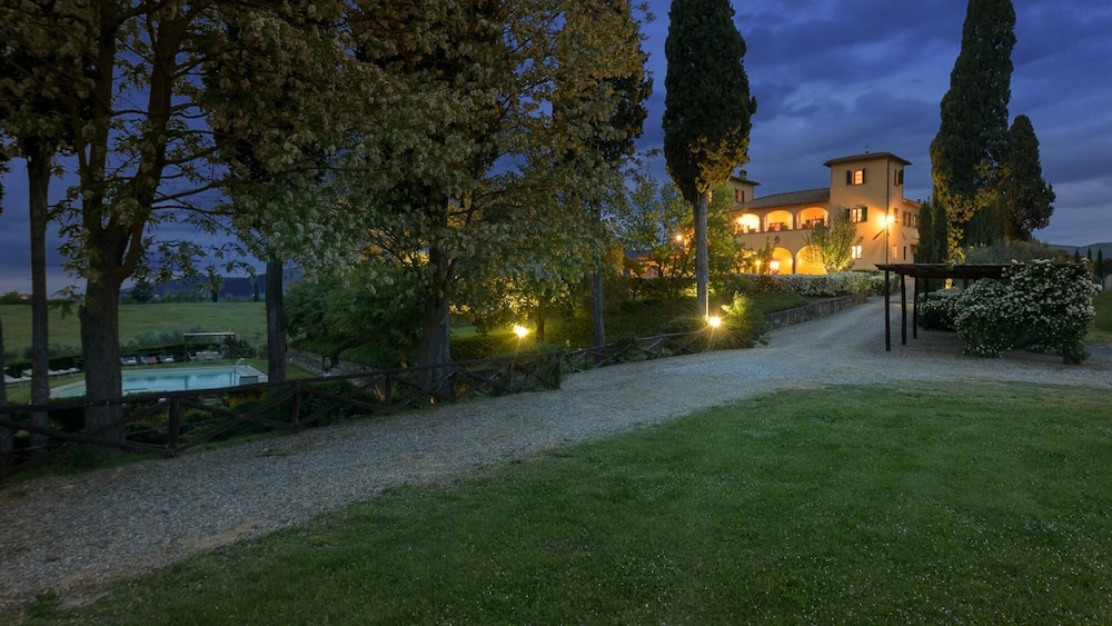 Poggerello 18 in Laterina — 4-Star Luxury Hotel in Pergine Valdarno, Italy
