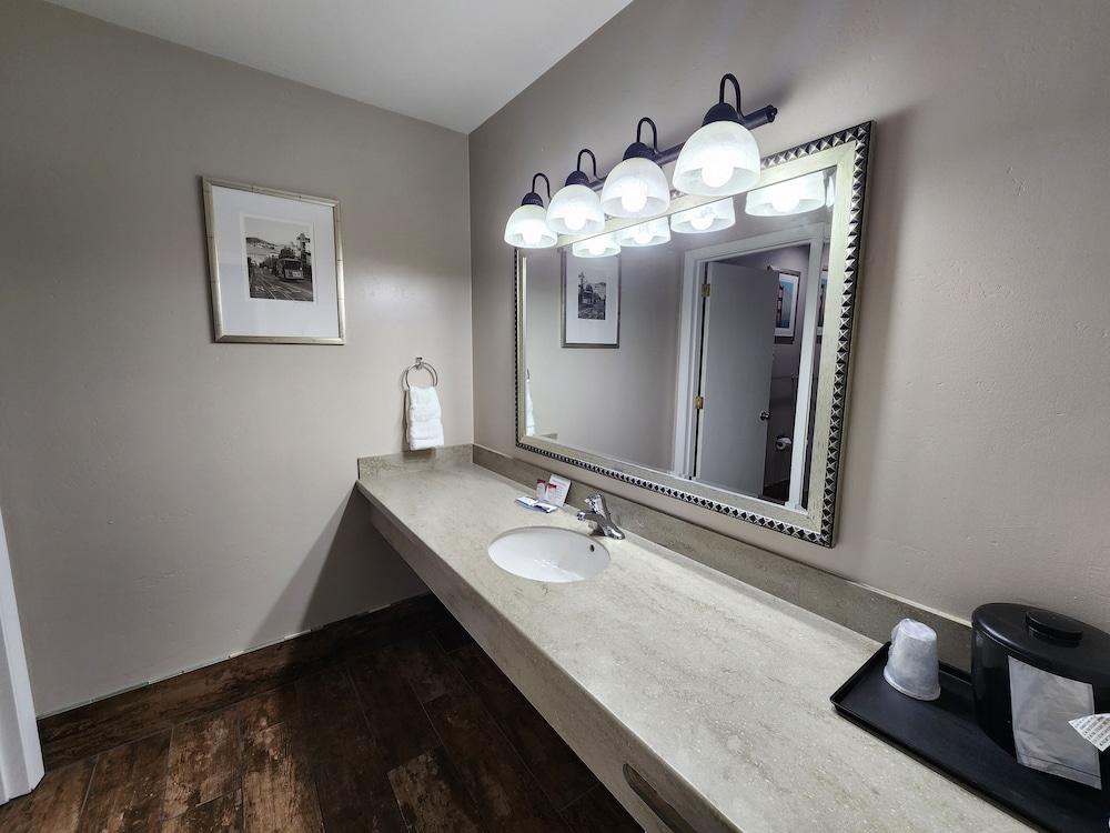 Ramada Bayside Inn & Suites Eureka - photo 17