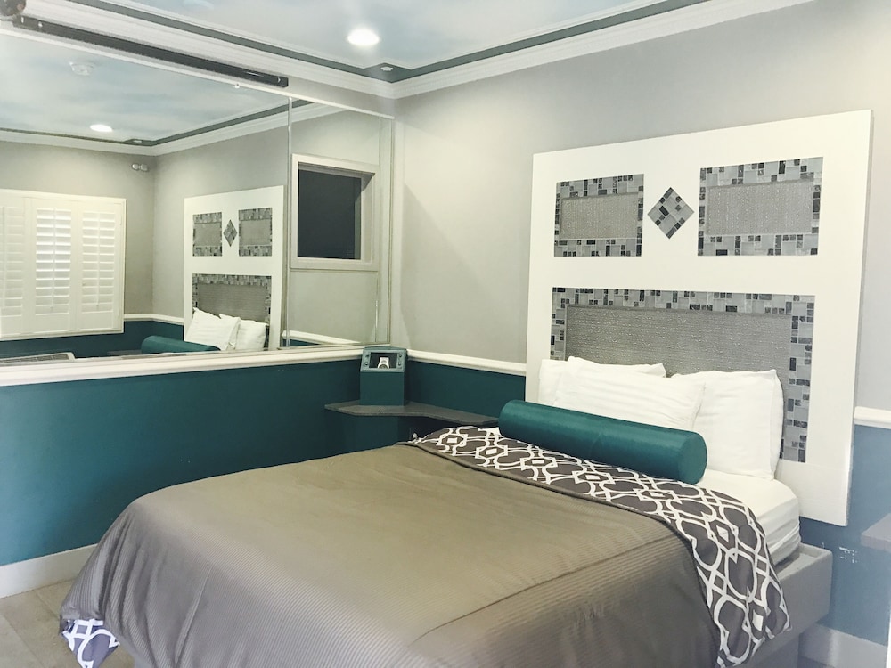 Royala Inn - carbon neutral hotel in Montebello