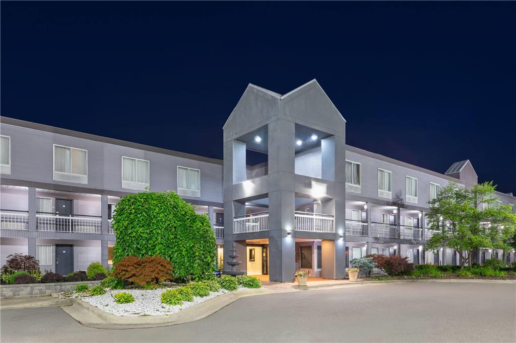 Howard Johnson by Wyndham Romulus Detroit Metro Airport in Romulus, United States