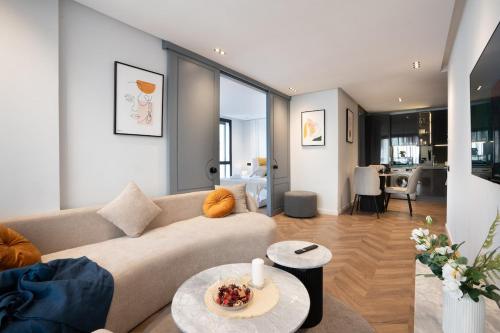 Central Cozy & Great Location with 2 Balconies Fast Wifi 2 Minutes to KFC Mcdo Bd 2 Mars — 4-Star Luxury Hotel in Casablanca, Morocco