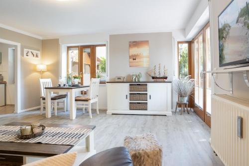 Premium Quartier Solymar Pelzerhaken ein kleiner Hund willkommen — 4-Star Luxury Hotel in Neustadt In Holstein, Germany