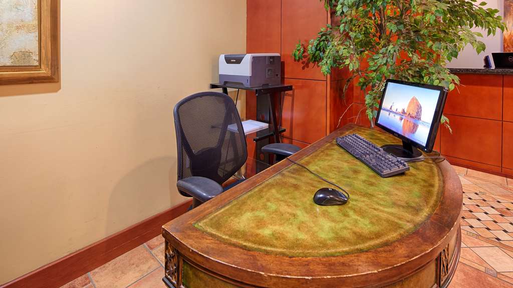 Best Western Plus Sandusky Hotel & Suites - photo 42